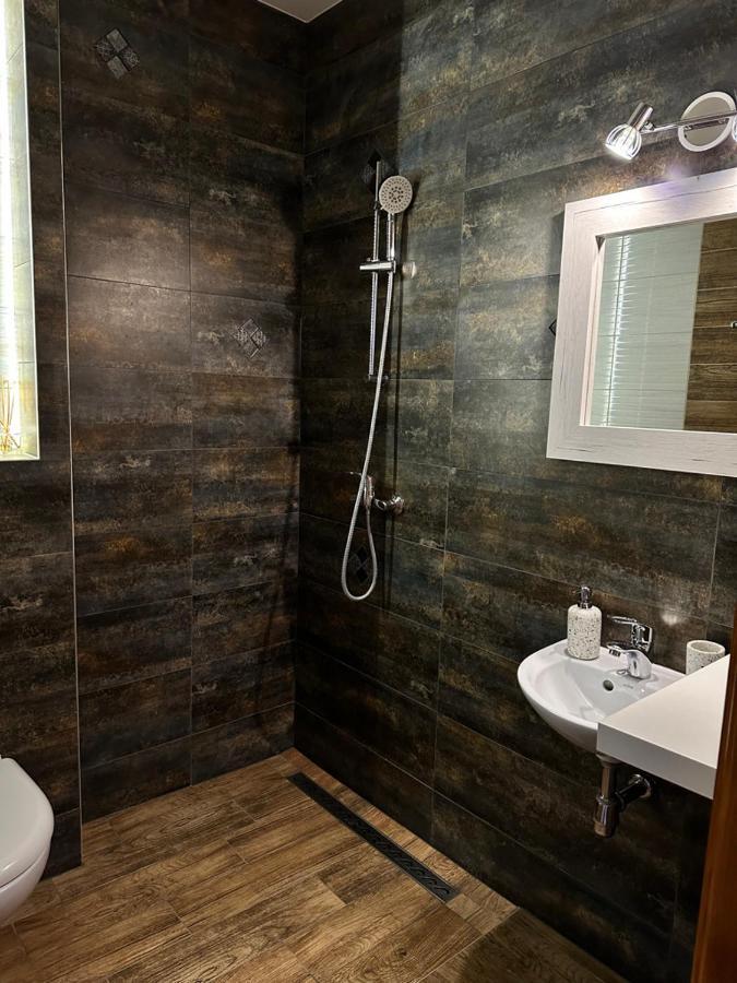 Penzion Jolla Cerveny Klastor Ngoại thất bức ảnh