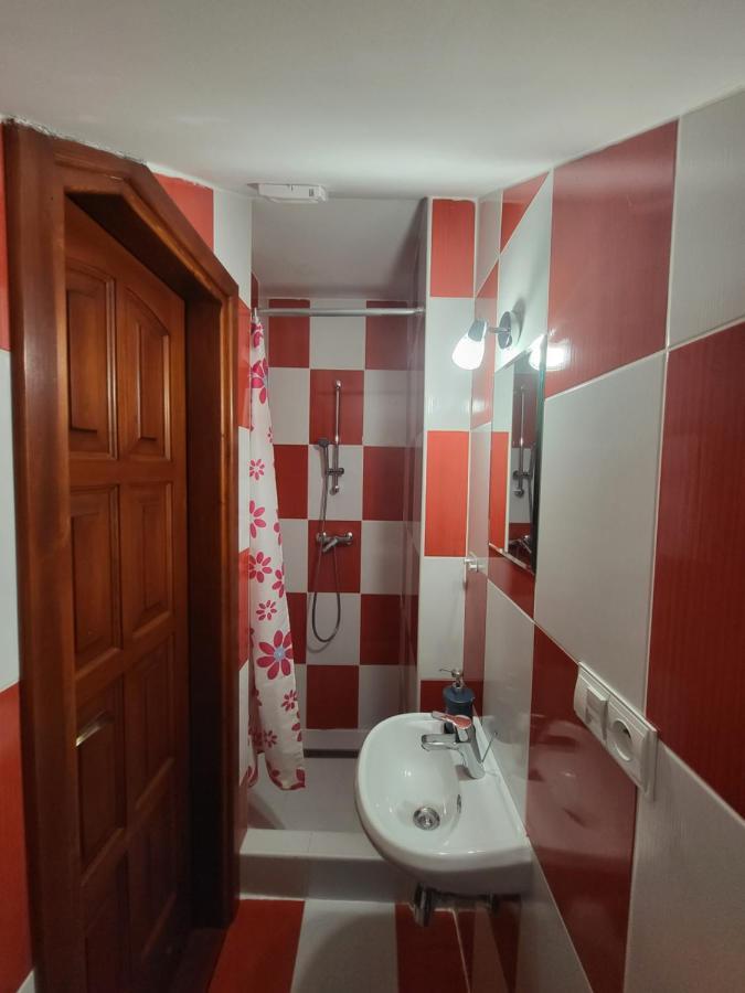 Penzion Jolla Cerveny Klastor Ngoại thất bức ảnh
